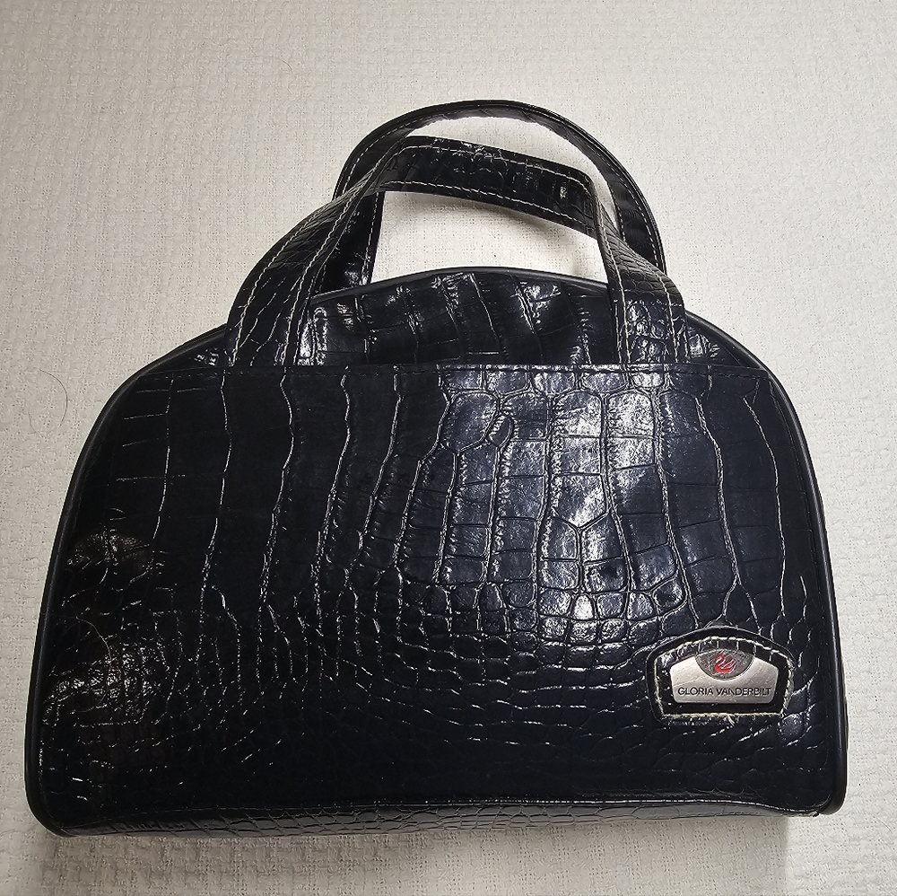 Toiletry / makeup bag